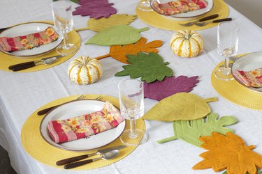 This colorful DIY felt fall leaves table runner is easy to make, will brighten up your fall table and make all your meals feel special.