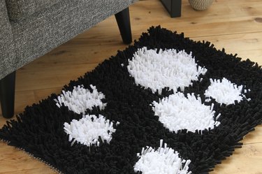 Rug making is a relaxing way to create a beautiful no-waste project. Your friends will be shocked when you tell them that you created this mod, shag rug from old t-shirts.