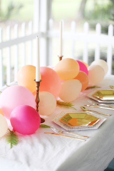 diy balloon table runner