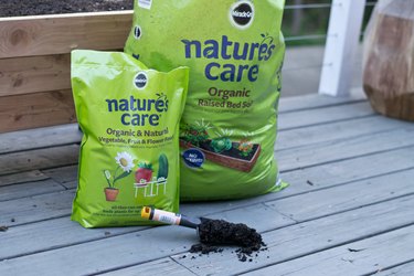 Miracle Gro Nature's Care Raised Bed Soil