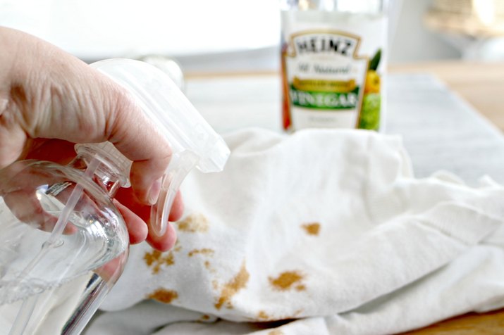 10 Ways to Wash Clothes in Vinegar