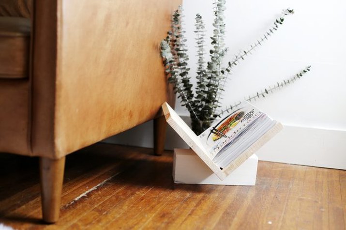 Minimalist magazine rack