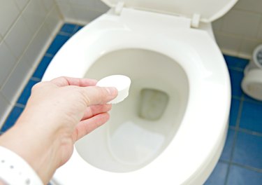 3 ingredient toilet cleaning bombs