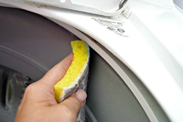 how to clean a top loading washing machine with natural ingredients