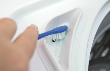 how to clean a top loading washing machine with natural ingredients