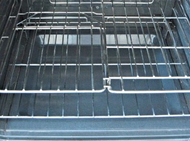 How to Clean Oven Racks