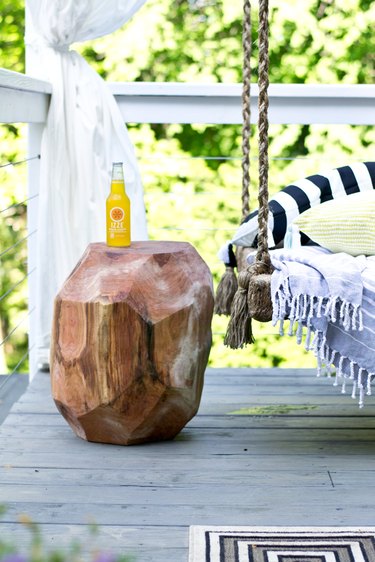 Create a geometric log side table.