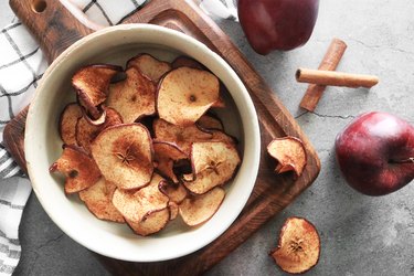 Baked cinnamon apple chips