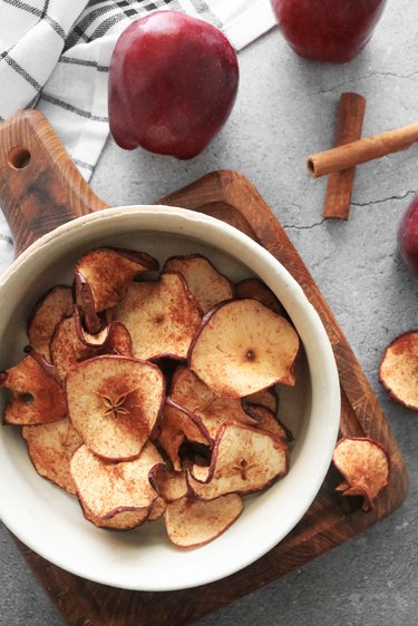 Baked cinnamon apple chips