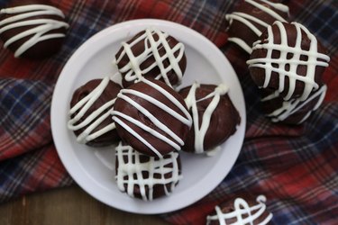 Gingersnap cookie truffles