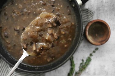 Vegan mushroom gravy