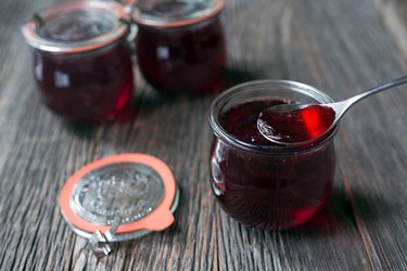 Pomegranate Champagne Jelly Recipe | eHow