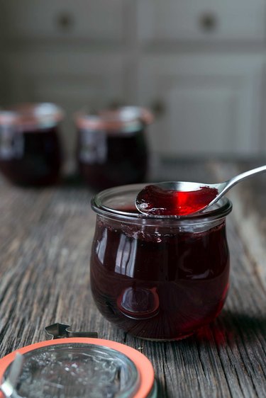 Pomegranate Champagne Jelly Recipe | eHow