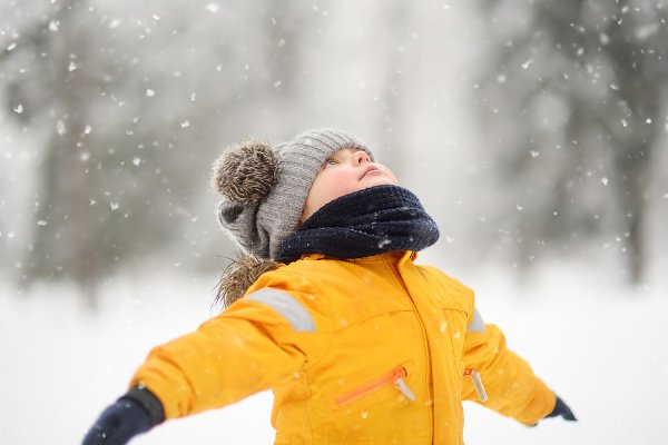 33 Winter STEM Activities for Kids | If you're looking for ways to keep kids engaged and learning when it's too cold to go outside, we've curated tons of STEM experiments and activities for kids in preschool, kindergarten, elementary school, middle school, and high school! These indoor and outdoor STEM activities are simple and easy to setup, and you can enjoy them in the classroom and at home. Who knew science, technology, engineering, and math could be so fun?!